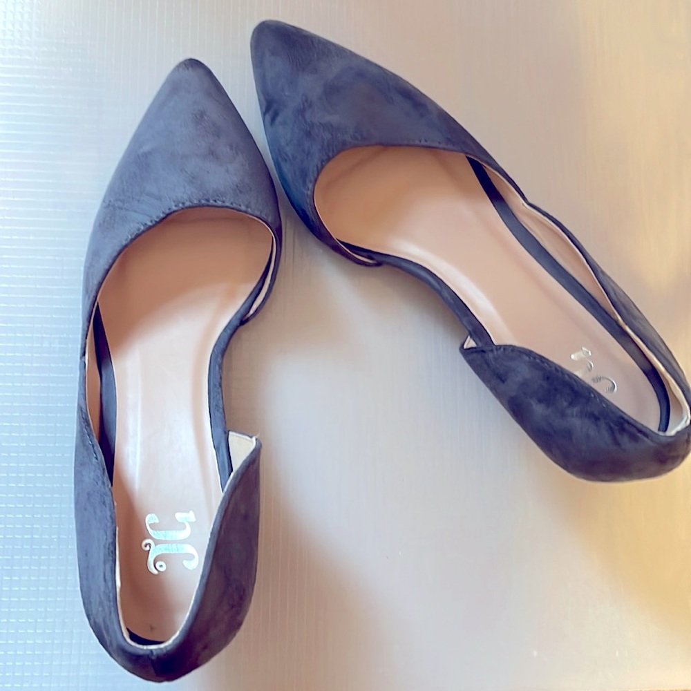 Low wedge shoes